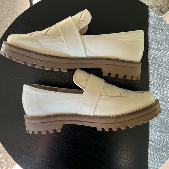 Dolce Vita leather loafers. White, size 7.5. - Picture 2 of 6